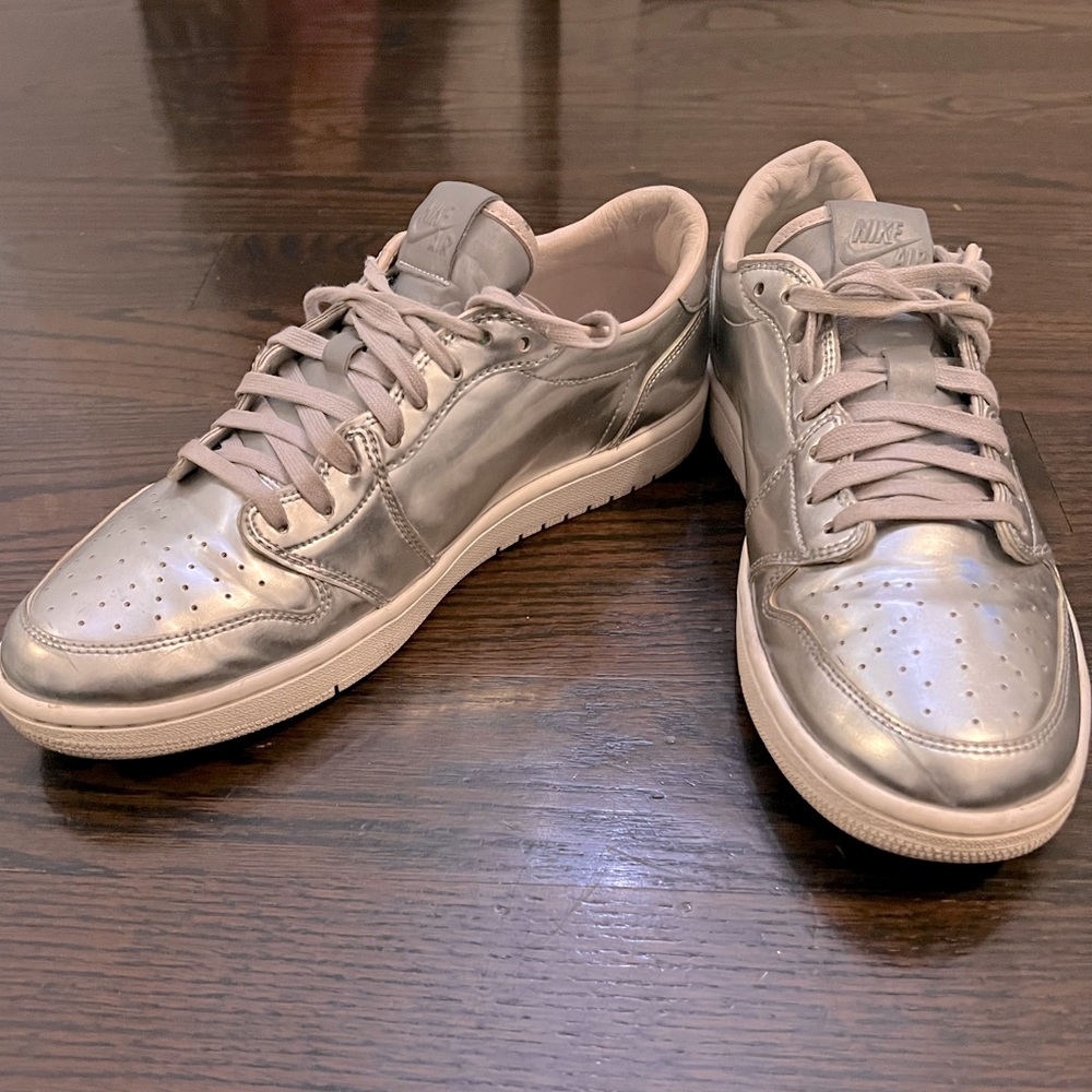 Air Jordan 1 Low Pinnacle Metallic